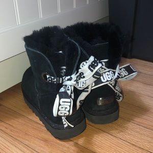 Women’s Uggs- Customizable Bailey Bow Short